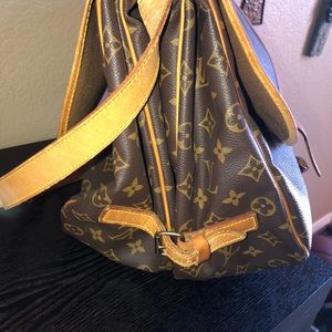 Authentic Louis Vuitton Samur 35